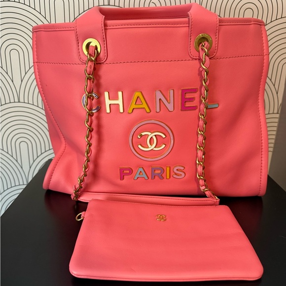 RARE!! Chanel Deauville Medium Tote Bag - Picture 2 of 10